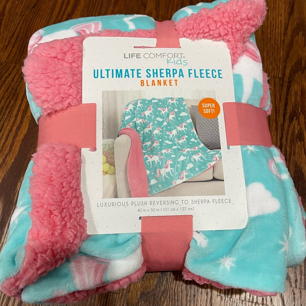 Printed plush face reverses to Sherpa fleece